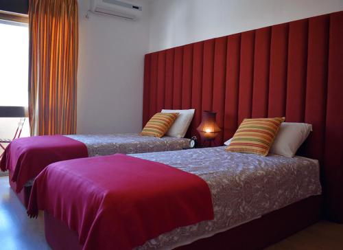 2 twin beds