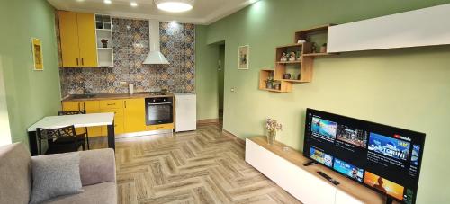 2V1 - Sheshi Willson, Tirana (photo 9)
