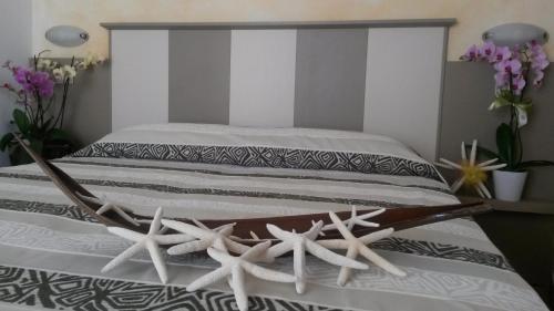 Double Room with Balcony image 6