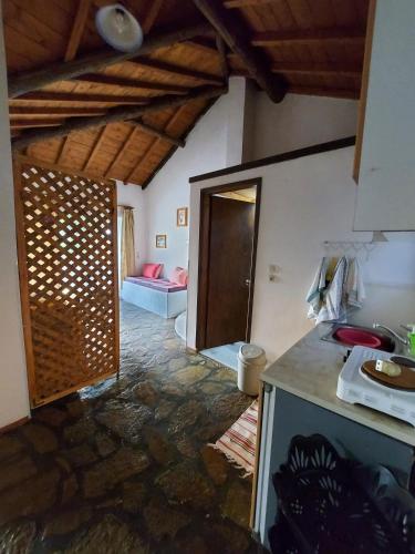 Restorāns, Beautiful house located on a hill, with a spectacular sea view in Koumeika