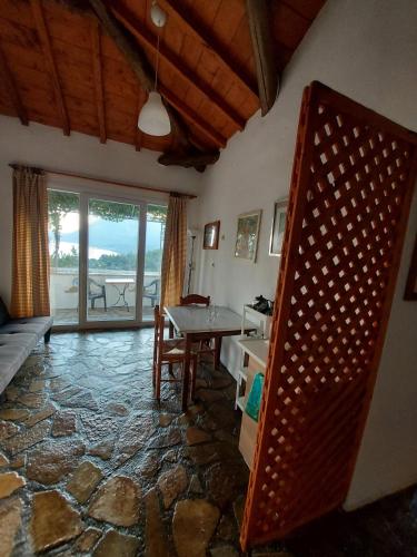 Restorāns, Beautiful house located on a hill, with a spectacular sea view in Koumeika