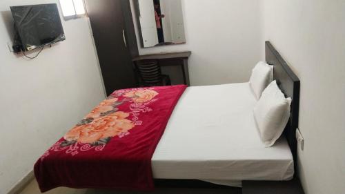 Economy Double Room image 3