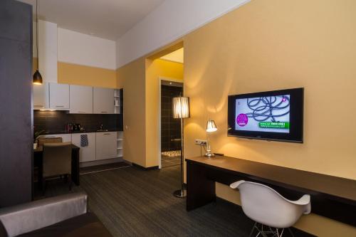 Golden Mansion Apartments - image 5