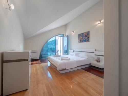 Rooftop Family Apartment Budva with City view