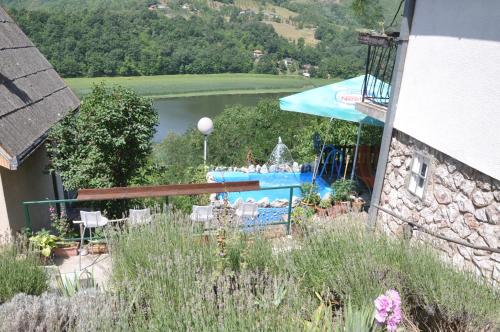 One-Bedroom Apartment with Balcony and Mountain View