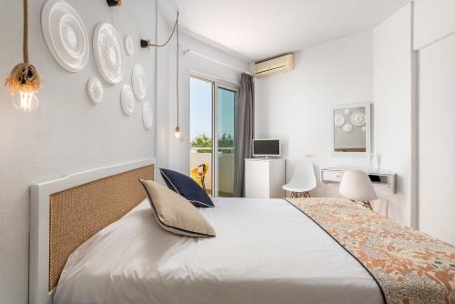 Mrs. Chryssana Beach Hotel - image 5
