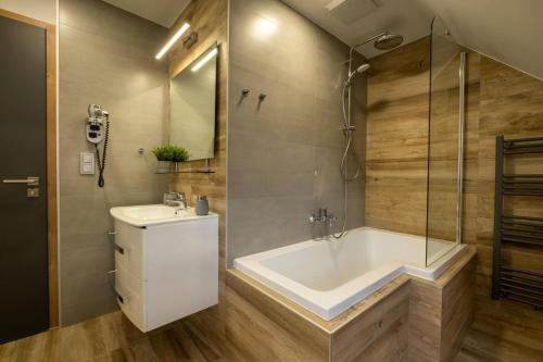 Bathroom, Minaret Residence & Relax Pecs in Pecs Downtown