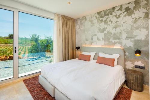 One-Bedroom Apartment with Vineyard View