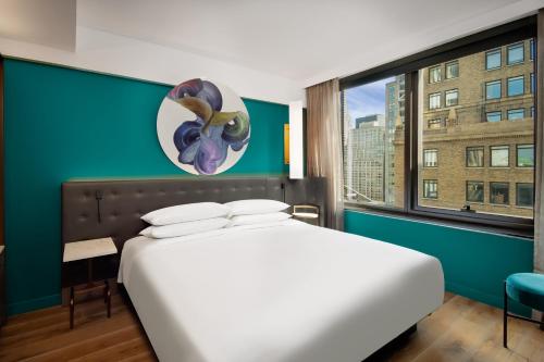 King Room - High Floor image 2