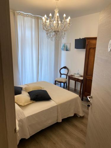 UNIQUE ROOMS 4