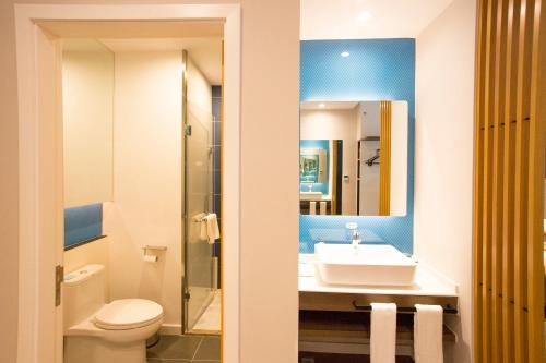 room detail thumbnail 2