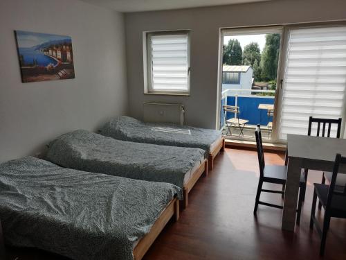 Bright Maisonette Apt, 2 Baths, 2 Balcony, 200mbit, Dishwasher, Washdryer, Full Kitchen