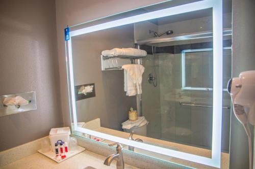 Days Inn by Wyndham Redwood City - image 6