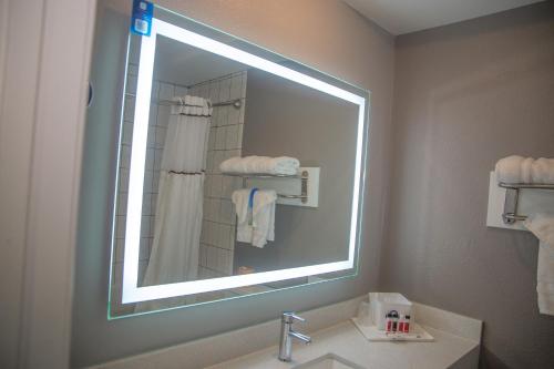 Days Inn by Wyndham Redwood City - image 14