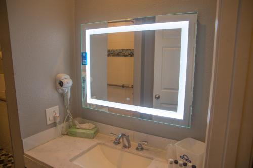 Days Inn by Wyndham Redwood City - image 11