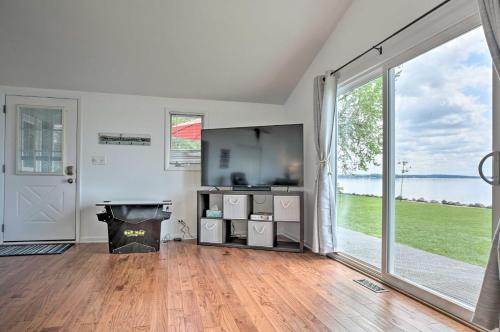 Charming Lake Koshkonong Cottage with Fire Pit! - image 4