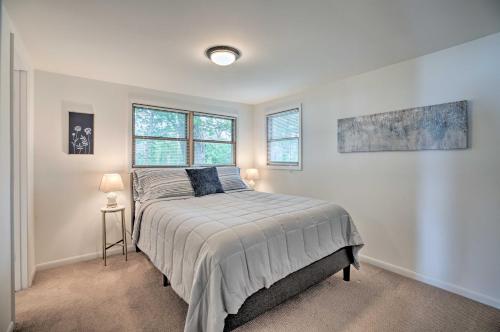 Charming Lake Koshkonong Cottage with Fire Pit!