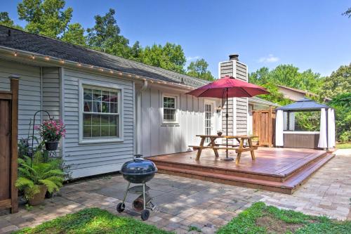Lovely Mtn Cottage with Hot Tub, BBQ and Fire Pit