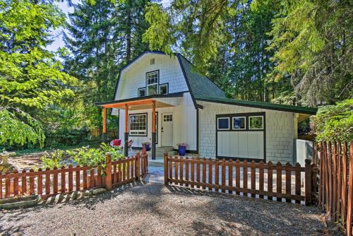 . Quaint Lake Cushman Cottage w/ Private Access!