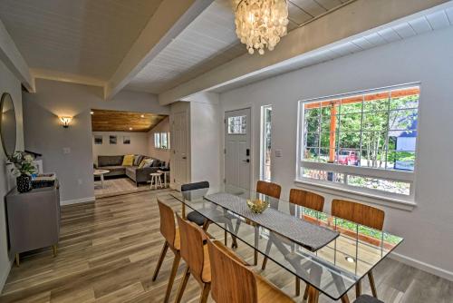 Quaint Lake Cushman Cottage with Private Access - image 8