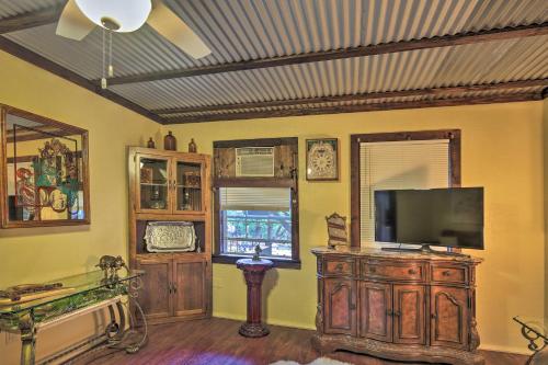 Eclectic House with Fire Pit and Garden Oasis! - image 2