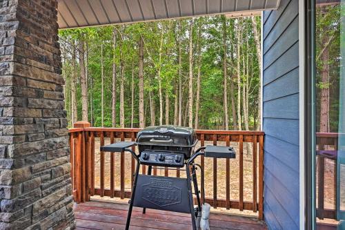 Broken Bow Couples Retreat with Fire Pit and BBQ!