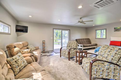 River Suite Elizabethton Studio with Grill! - image 2