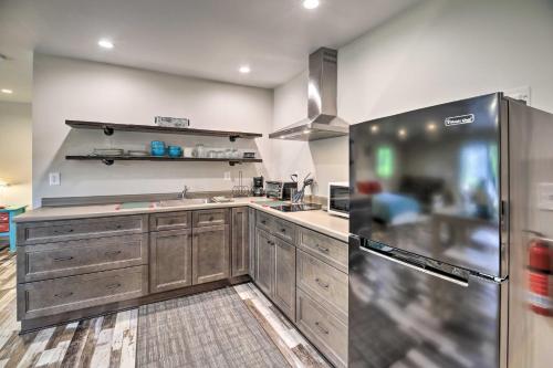 River Suite Elizabethton Studio with Grill! - image 7