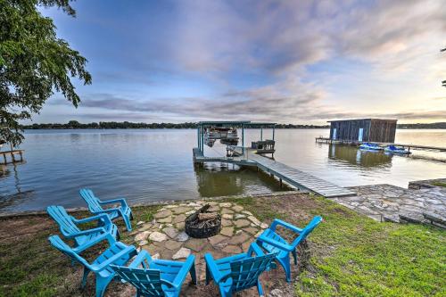 Lakefront Home Less Than 3 Miles to Historic Granbury!