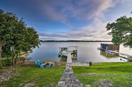 Lakefront Home Less Than 3 Miles to Historic Granbury!