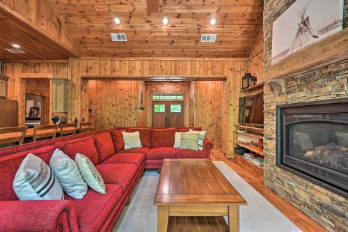 Luxury Cabin with Hot Tub 3 5 Mi to Hochatown! - image 2