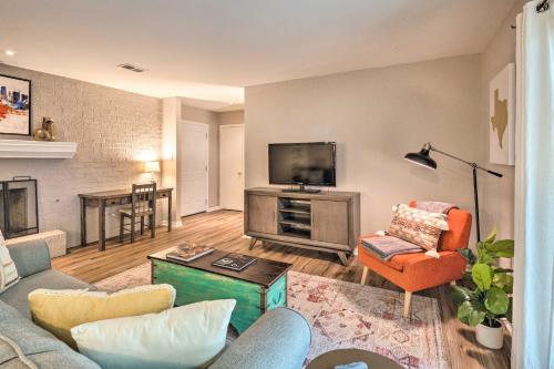 Beautiful Downtown Duplex with Patio Walk to 6th St - image 7