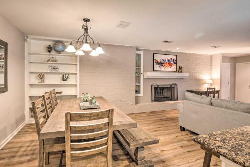 Beautiful Downtown Duplex with Patio Walk to 6th St - image 21