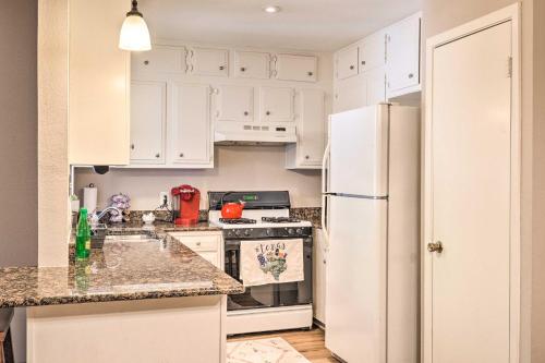 Beautiful Downtown Duplex with Patio Walk to 6th St - image 23