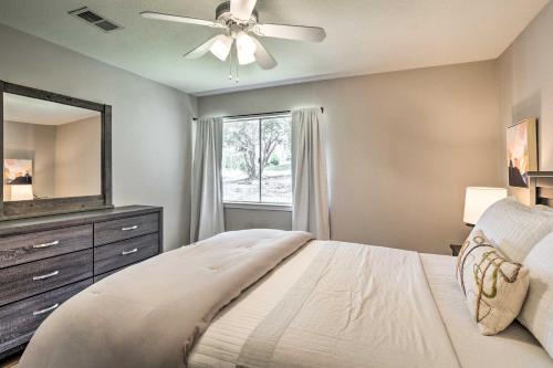 Beautiful Downtown Duplex with Patio Walk to 6th St - image 29