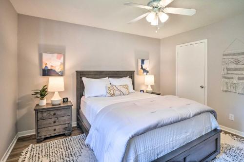 Beautiful Downtown Duplex with Patio Walk to 6th St - image 30