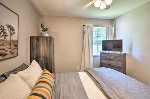 Beautiful Downtown Duplex with Patio Walk to 6th St - image 32