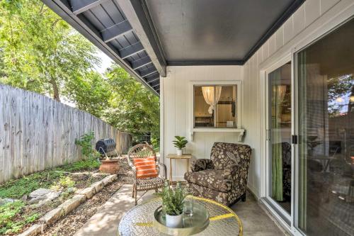 Beautiful Downtown Duplex with Patio Walk to 6th St - image 36