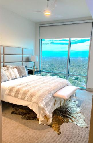 MedCenter Vacation Glasspad Skyline views, 1 free prking spot, sleeps 4, ask for rental car option