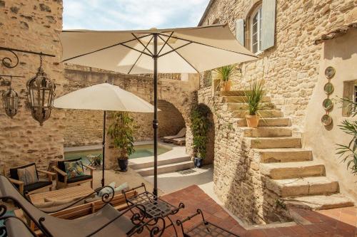 LA FUGUE chambres d' hôtes de charme , DEMEURE HISTORIQUE,PISCINE,JARDIN proche UZES NIMES ALES