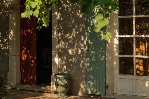 LA FUGUE chambres d' hôtes de charme , DEMEURE HISTORIQUE,PISCINE,JARDIN proche UZES NIMES ALES