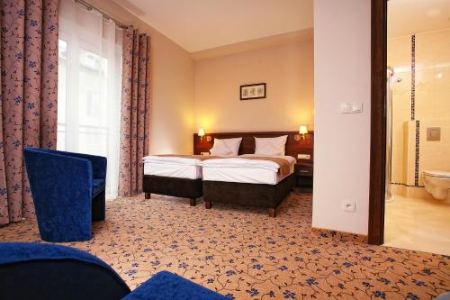 2 twin beds