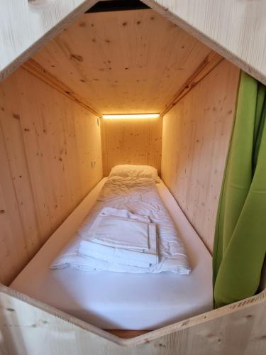 1 twin bed