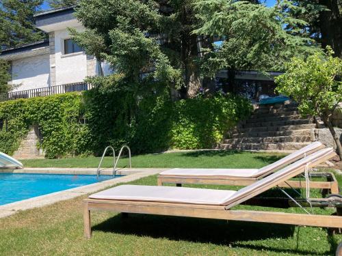 花園, Los Cedros, gran chalet con piscina y apartamento en Navacerrada in 納瓦塞拉達