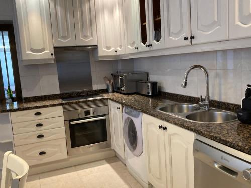 廚房, Los Cedros, gran chalet con piscina y apartamento en Navacerrada in 納瓦塞拉達