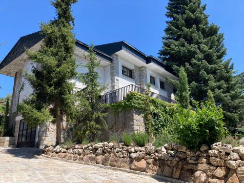 Gran chalet con piscina y apartamento en Navacerrada - Puerto Navacerrada