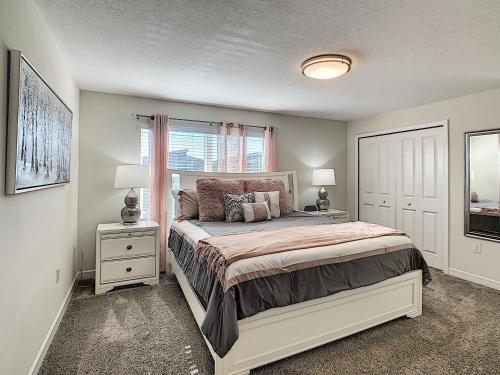 LAUCH OFFER - AWE-INSPIRING 4BDRM TOWNHOME 10 MiN DISNEY - image 7