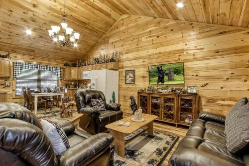 Bear Hugs, Free Tickets, Hot Tub, WIFI!!! thumb 4