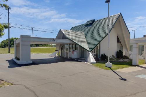 Wingate by Wyndham Geneva at SPIRE Academy