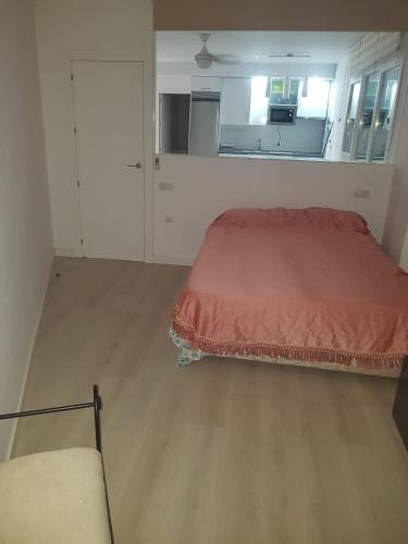  Piso de lujo en la playa de un pueblo de Granada con piscina infiniti, yacuzzi en la piscina, tumbonas privadas y mucho más in Melicena